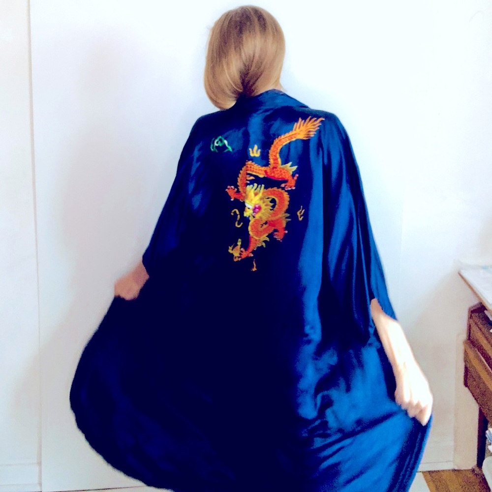 GORGEOUS UNWORN Original 100% Heavy Pure SOFT SILK Chinese Robe from 1970’s